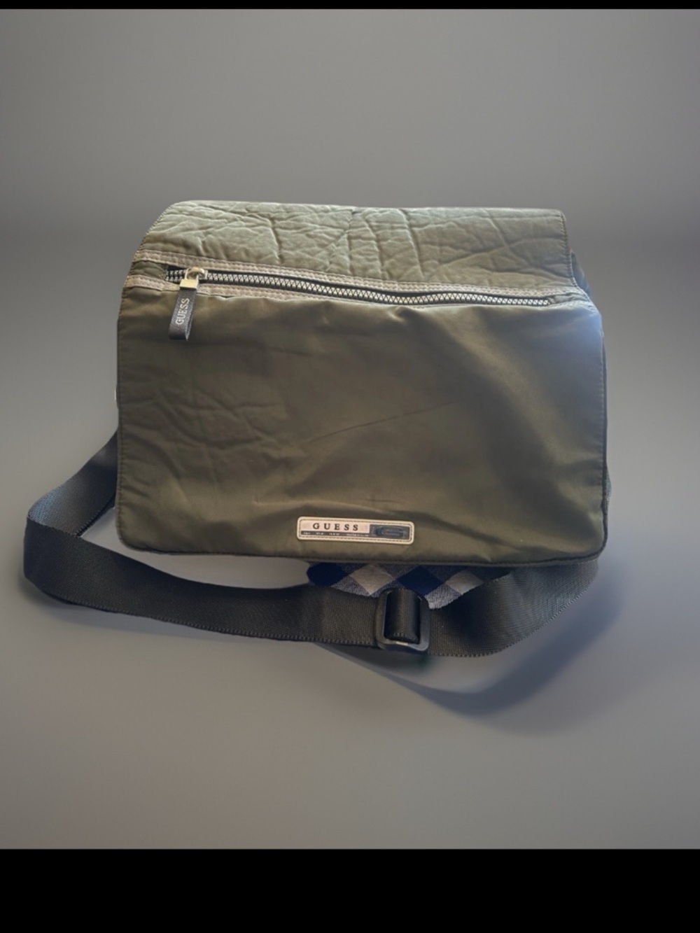 Vintage GUESS Y2K Olive Green Nylon Quilted Messenger Crossbody Bag